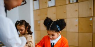 85% de los padres chilenos asegura no leer la libreta de comunicaciones: ¿Cómo afecta el rendimiento escolar de los niños?