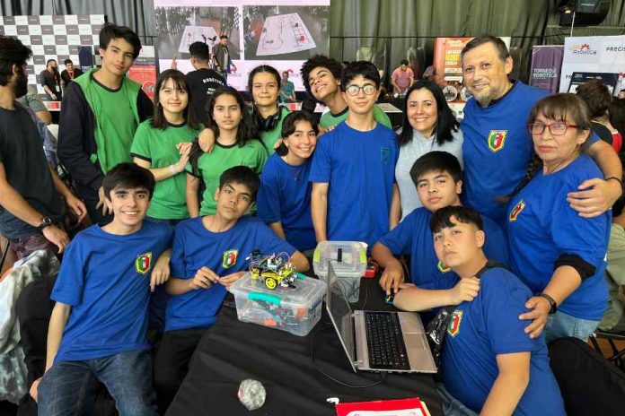 Liga Nacional de Robótica: Más de 100 escolares compitieron para mostrar el mejor robot creado por escolares chilenos