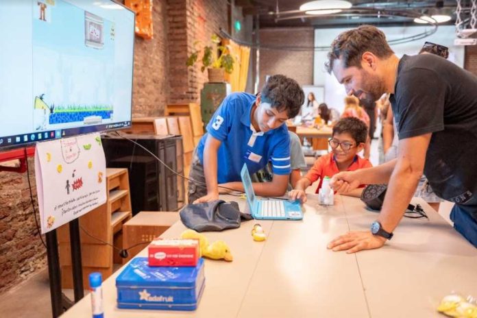 Campamento de verano 2024 Fundación Mustakis ofrecerá experiencias innovadoras para niñas y niños en Santiago y Frutillar Campamento de verano 2024: Fundación Mustakis ofrecerá experiencias innovadoras para niñas y niños en Santiago y Frutillar
