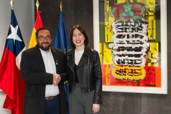 Chile y España firman acuerdo para facilitar el acceso de estudiantes a universidades de ambos países Chile y España firman acuerdo para facilitar el acceso de estudiantes a universidades de ambos países