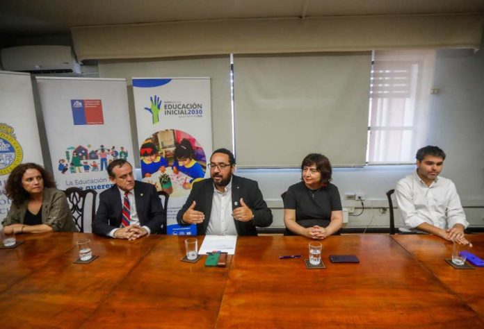 Educación Inicial 2030 Subsecretaría de Educación Parvularia y Universidad Católica firman convenio para fortalecer el primer nivel educativo