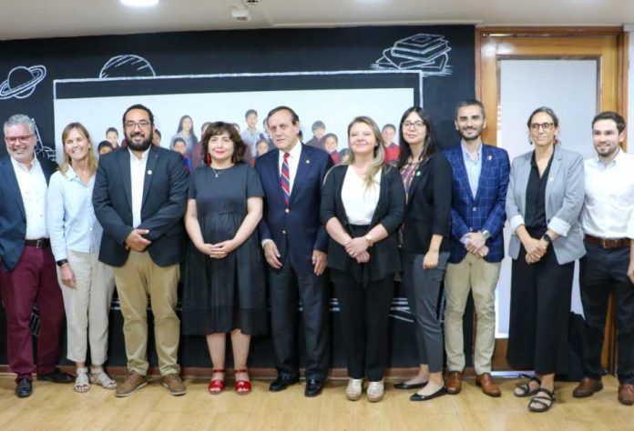 Educación Inicial 2030 Subsecretaría de Educación Parvularia y Universidad Católica firman convenio para fortalecer el primer nivel educativo Educación Inicial 2030 Subsecretaría de Educación Parvularia y Universidad Católica firman convenio para fortalecer el primer nivel educativo