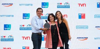 Fundación Camiseteados premió a 16 chilenos por su labor social y comunitaria