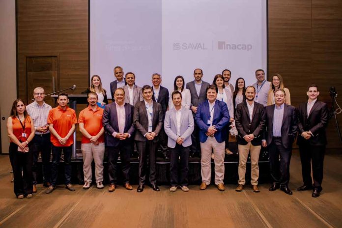 Laboratorios SAVAL e INACAP firman acuerdo para potenciar la formación académica y profesional de sus alumnos