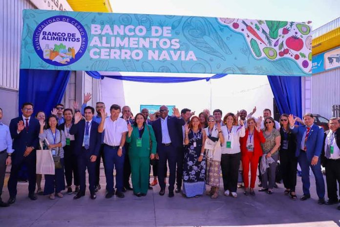 Ministros participantes de reunión de CELAC en Santiago visitan banco de alimentos de Cerro Navia 