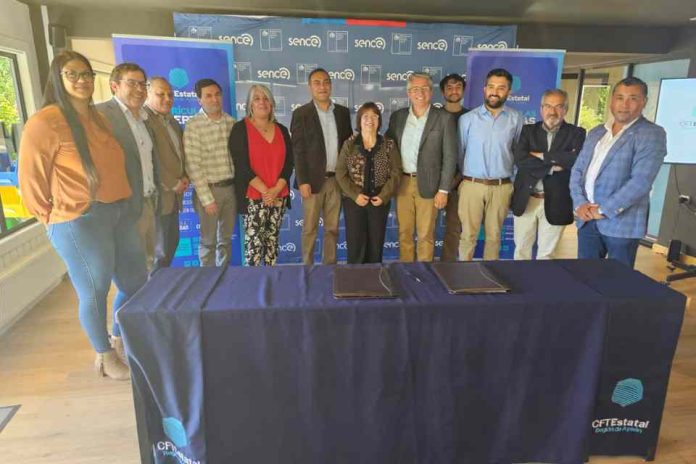 firman convenio entre Sence y Cft estatal de Aysén