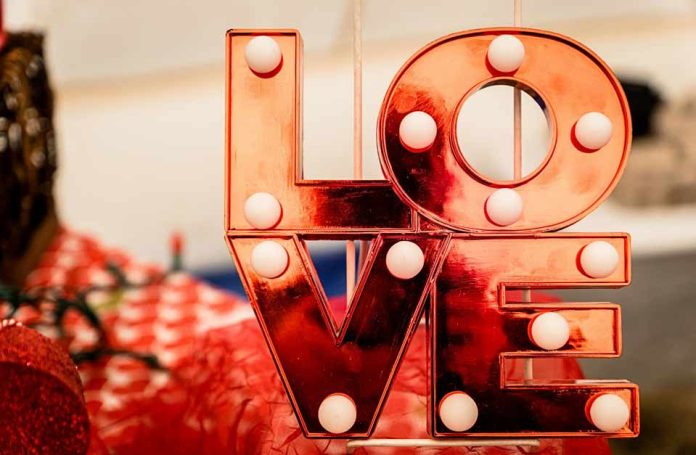 Cuídate en San Valentín: recomendaciones de ciberseguridad para no terminar con el corazón roto