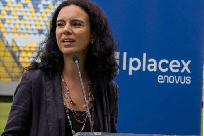 Entregan ayuda a alumnos técnico profesionales afectados por incendios de la Región de Valparaíso Entregan ayuda a alumnos técnico profesionales afectados por incendios de la Región de Valparaíso