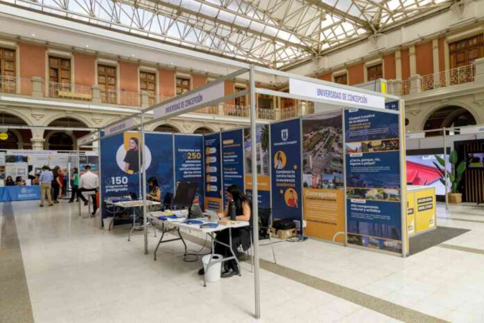 Feria de Postgrado y Continuidad de Estudios ofrece opciones para mejorar empleabilidad y condiciones laborales