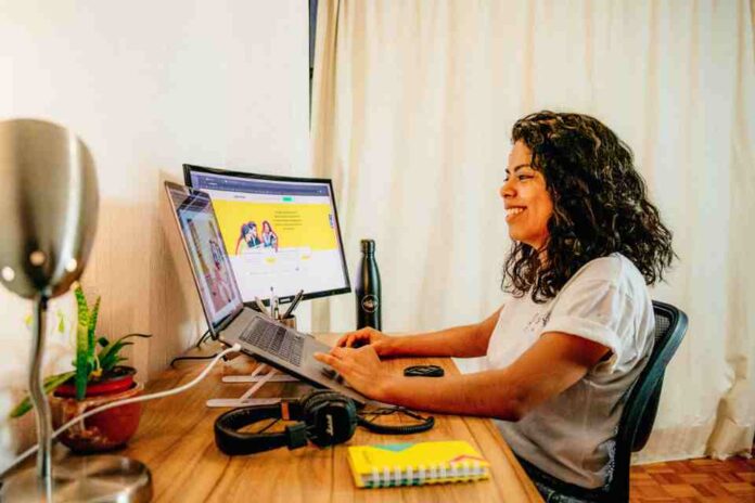 Open English dona más de $400 mil USD en becas a Laboratoria