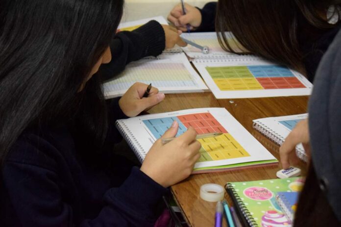 ¿Aprender jugando? Reconocido programa de aprendizaje socioemocional busca llegar a 68 escuelas de la Región de O’Higgins ¿Aprender jugando? Reconocido programa de aprendizaje socioemocional busca llegar a 68 escuelas de la Región de O’Higgins