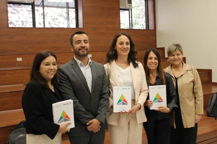 “Desafío TP” CILED UDD entrega libro al Mineduc para mejorar la Educación Técnico Profesional