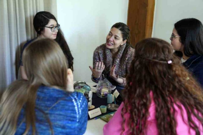 Los desafíos de ser mujer migrante STEM en Chile 