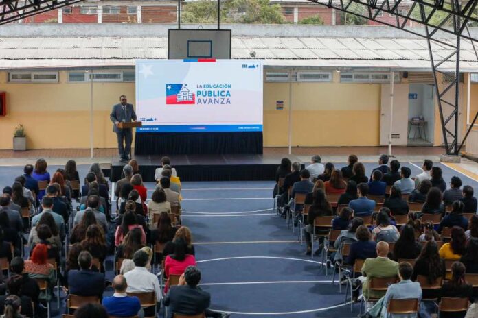 Mineduc presenta proyecto de ley que fortalece la instalación y administración del Sistema de Educación Pública y sus Servicios Locales Mineduc presenta proyecto de ley que fortalece la instalación y administración del Sistema de Educación Pública y sus Servicios Locales