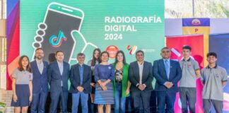 Niños chilenos reciben a los 8 años su primer teléfono móvil