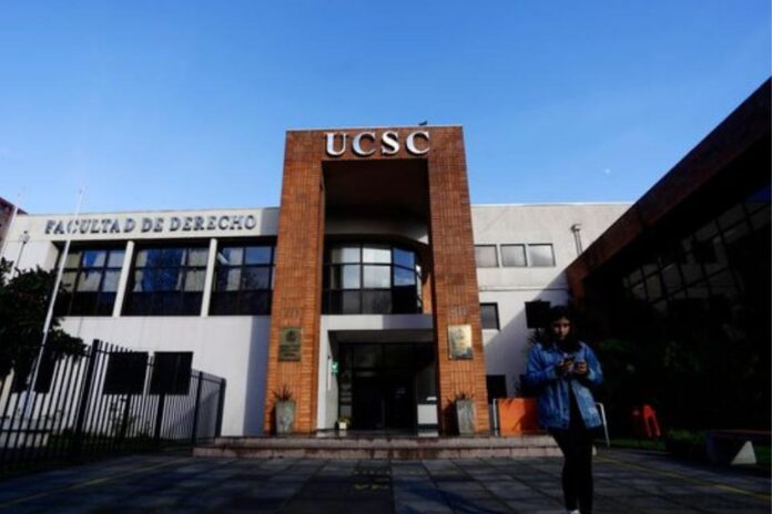 Licenciatura en Derecho UCSC obtiene doble certificación nacional e internacional