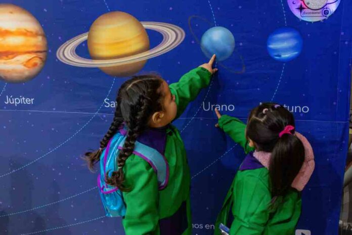 Qué la fuerza los acompañe: Párvulos visitaron el Planetario para aprender sobre el espacio 