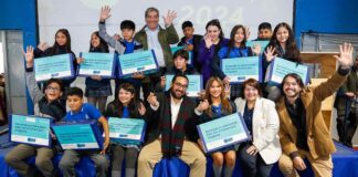 Gobierno inició la entrega de 123 mil computadores a estudiantes de séptimo básico de todo el país