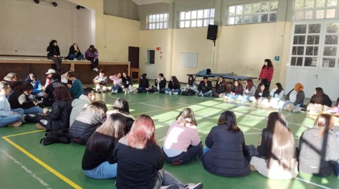 Estudiantes aprovechan vacaciones de invierno para ser parte del English Winter Camps 2024