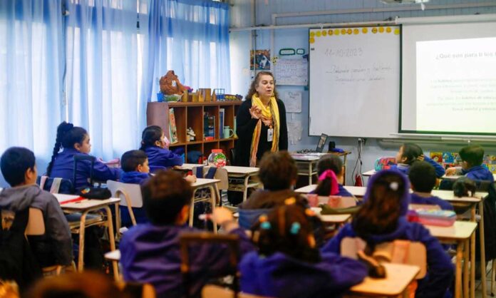 Asistencia escolar promedio a abril mejoró respecto a 2023 y se observan 560 mil estudiantes menos en inasistencia grave y reiterada desde el regreso a clases presenciales