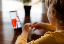 ¿Cuáles son los riesgos de la explotación infantil en la era digital?