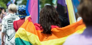 El Día Internacional del Orgullo LGBTIQA+ se celebra el próximo 28 de junio, con origen en la revuelta de Stonewall en Nueva York (1969). Tiene como propósito promover la igualdad de derechos y el respeto por la identidad y la diversidad sexual. Los expertos lingüistas de Babbel, la plataforma premium de aprendizaje de idiomas, recopilaron y analizaron el origen y significado de la simbología del colectivo LGBTIQA+