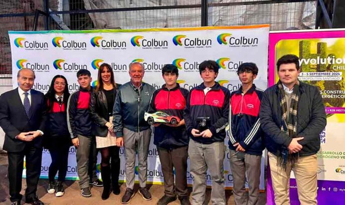 Estudiantes mostraron su habilidad en el lanzamiento del H2 Grand Prix, la carrera de autos a hidrógeno verde