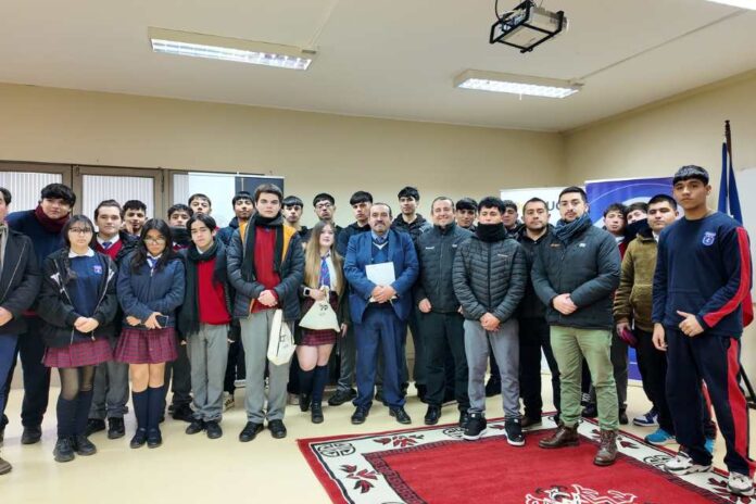 Campus Arauco realiza significativa donación de computadores al Liceo Politécnico Rosauro Santana Ríos de Lota Campus Arauco realiza significativa donación de computadores al Liceo Politécnico Rosauro Santana Ríos de Lota