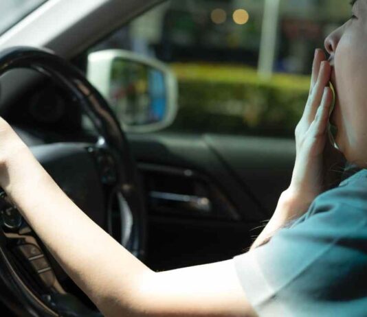 Entregan consejos para una conducción nocturna segura: accidentes suelen ocurrir entre las 19 y 22 horas