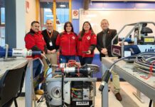 Estudiantes de Campus Arauco reparan equipamiento del Cuerpo de Bomberos de Curanilahue