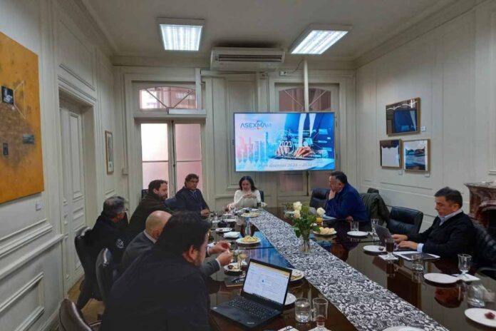 Facultad de Ingeniería de la U. Finis Terrae y ASEXMA sostienen reunión para apoyar a empresas emergentes a postular a fondos públicos