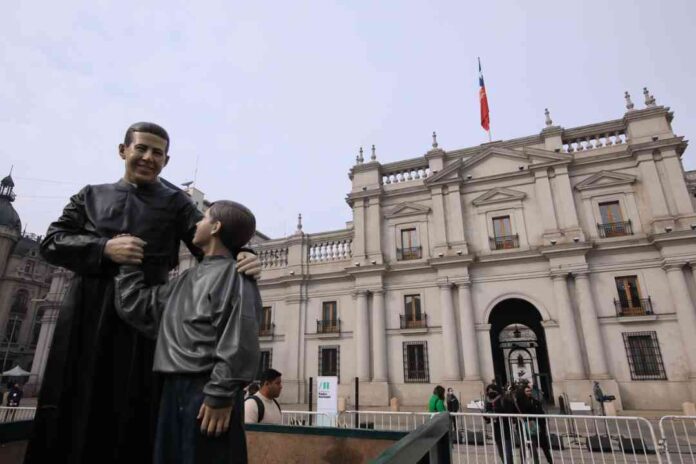 Fundación Padre Hurtado inicia mes de la Solidaridad con un llamado a cambiar la mirada