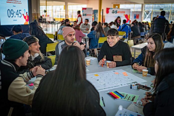 Jóvenes de la RM como protagonistas