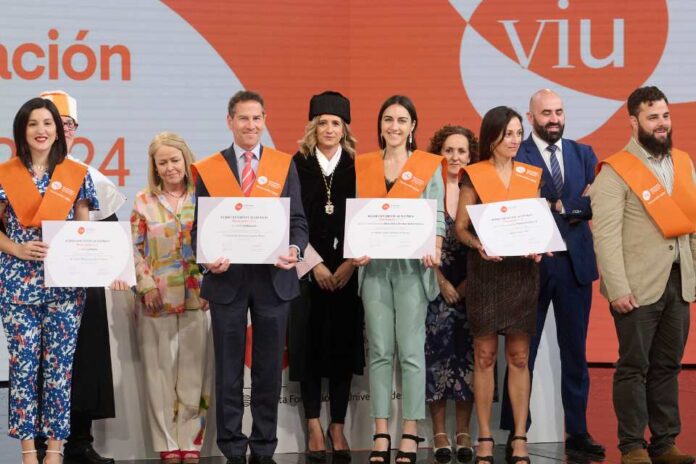Más de cinco mil quinientos estudiantes latinoamericanos se acaban de graduar en la Universidad Internacional de Valencia Más de cinco mil quinientos estudiantes latinoamericanos se acaban de graduar en la Universidad Internacional de Valencia