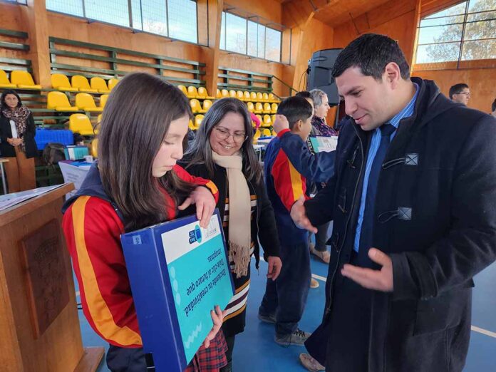 Se inicia la entrega de más de 11 mil computadores a estudiantes de séptimo básico del Biobío