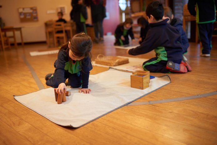 Cómo el método Montessori fomenta habilidades socioemocionales en niñas y niños