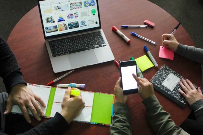 De Arica a Magallanes: 1.200 educadores se formaron en habilidades digitales 