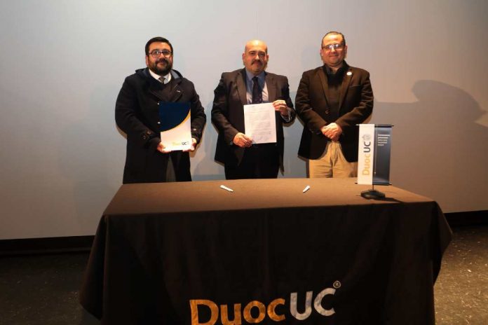 Duoc UC y Liceo de Lota firman innovador convenio educativo