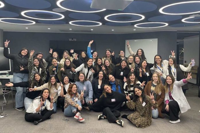 Empoderamiento femenino NTT DATA Chile y FantásTICas unen fuerzas para impulsar la presencia de mujeres en áreas STEM