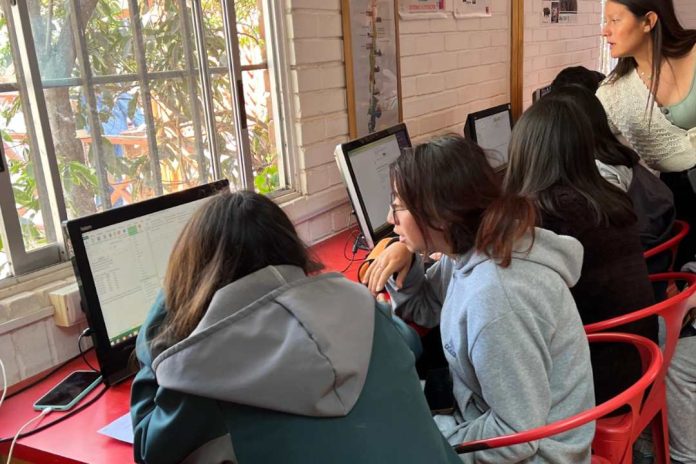 Más de 200 estudiantes se capacitan en nuevas tecnologías para enfrentar los desafíos del mundo agrícola Más de 200 estudiantes se capacitan en nuevas tecnologías para enfrentar los desafíos del mundo agrícola