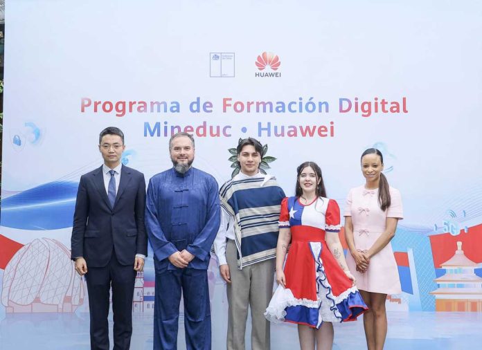 Alumnos de la USM viven experiencia en China tras obtener beca de formación digital Mineduc-Huawei Alumnos de la USM viven experiencia en China tras obtener beca de formación digital Mineduc-Huawei