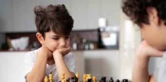Cinco beneficios de practicar ajedrez desde la infancia