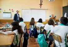 “Si los profesores se encuentran bien, los estudiantes también lo estarán, y así se logrará el éxito del aprendizaje” “Si los profesores se encuentran bien, los estudiantes también lo estarán, y así se logrará el éxito del aprendizaje”