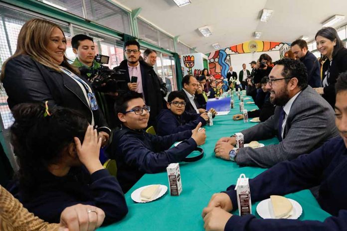 Comienza el Simce 2024: cerca de 800 mil estudiantes de 4° básico, 6° básico y II medio medirán el avance de sus aprendizajes