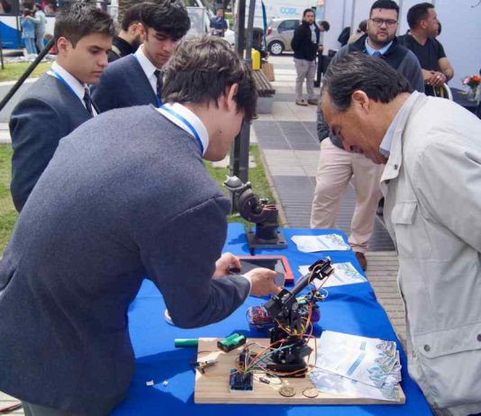 estudiantes de la región de valparaíso protagonizan feria que destaca los avances de la educación técnico profesional