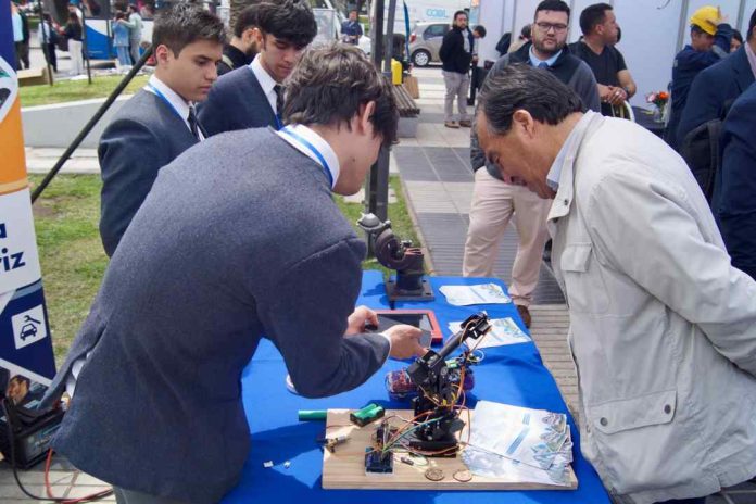 estudiantes de la región de valparaíso protagonizan feria que destaca los avances de la educación técnico profesional