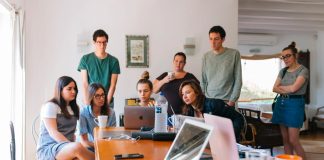 “Enseñando se aprende”: Último llamado a profesionales jóvenes que quieran transformar la educación del país