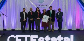 EMOTIVA CEREMONIA EN EL CFT ESTATAL DE AYSÉN: PRIMERA GENERACIÓN DE ESTUDIANTES RECIBIERON SUS TITULOS EMOTIVA CEREMONIA EN EL CFT ESTATAL DE AYSÉN: PRIMERA GENERACIÓN DE ESTUDIANTES RECIBIERON SUS TITULOS