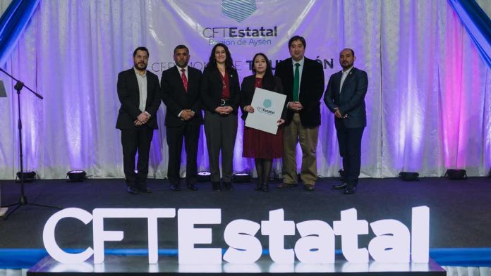EMOTIVA CEREMONIA EN EL CFT ESTATAL DE AYSÉN: PRIMERA GENERACIÓN DE ESTUDIANTES RECIBIERON SUS TITULOS