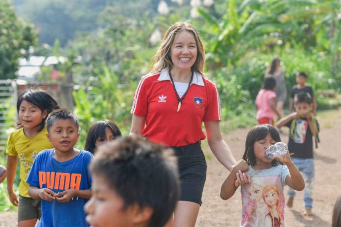 Chilena destaca por su aporte a la sostenibilidad y recibe múltiples reconocimientos internacionales